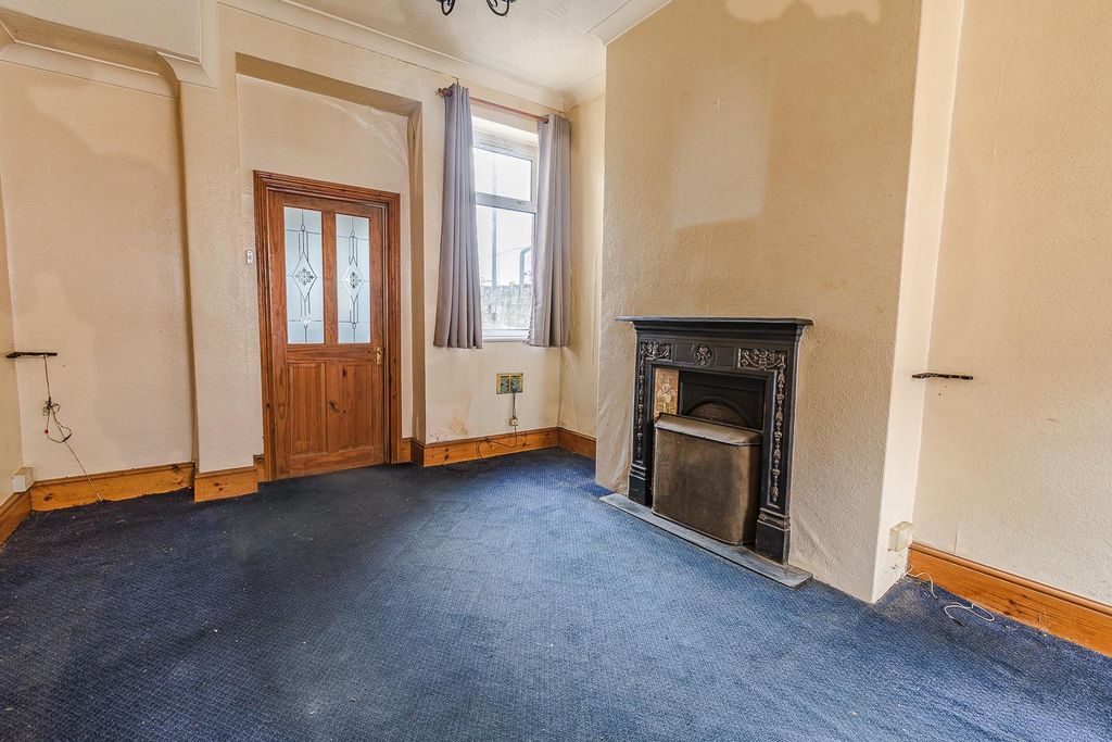 Property photo 3 of 16 Living / Dining