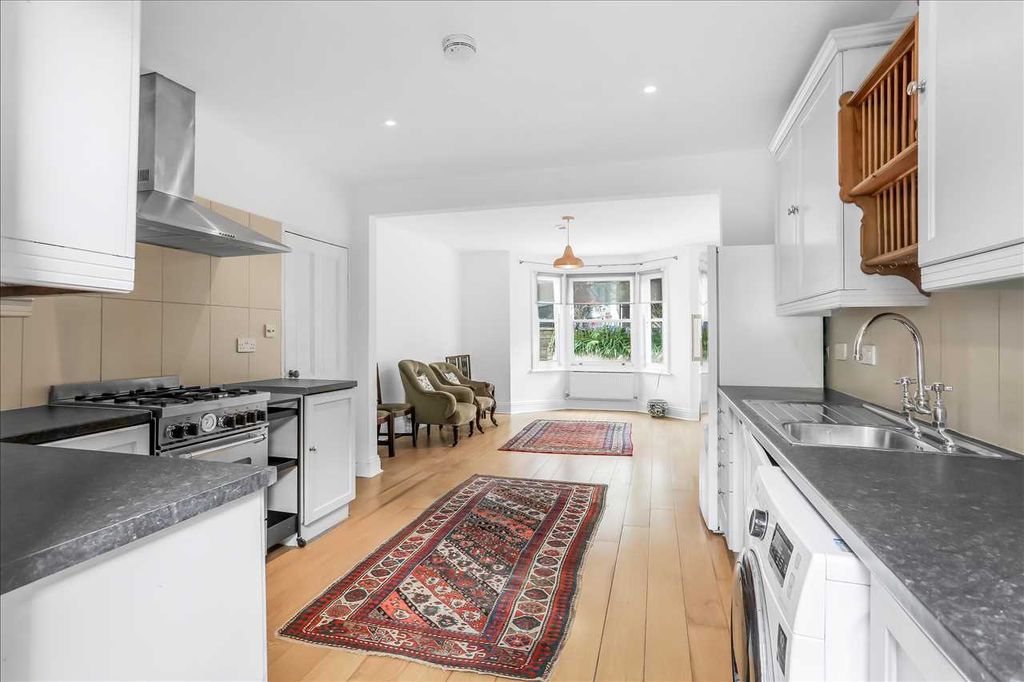 Property photo 2 of 18