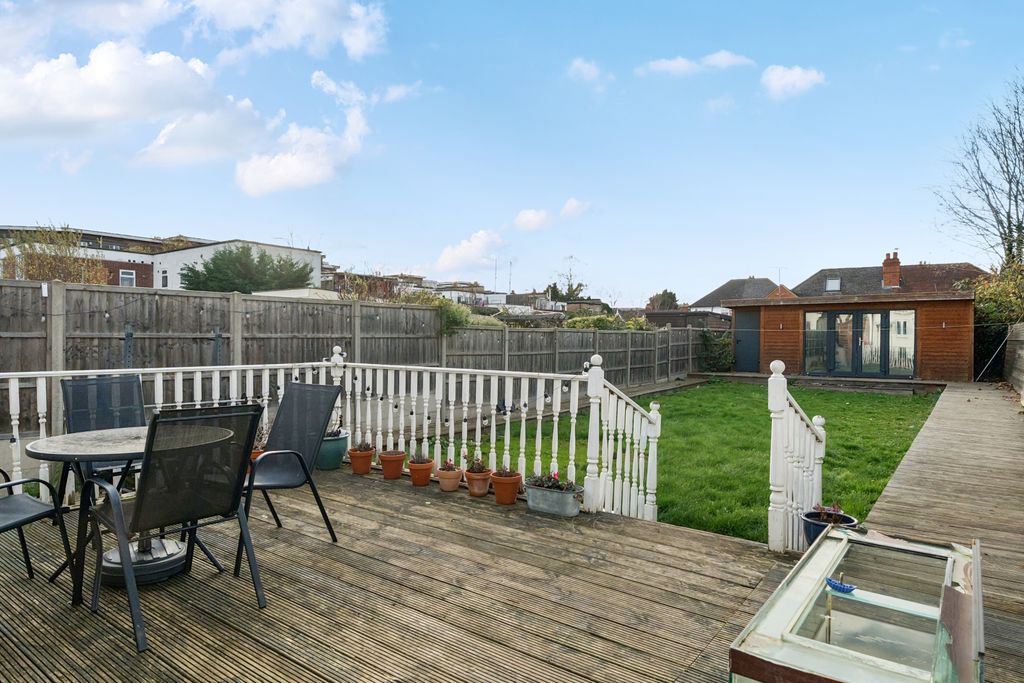 Property photo 2 of 20