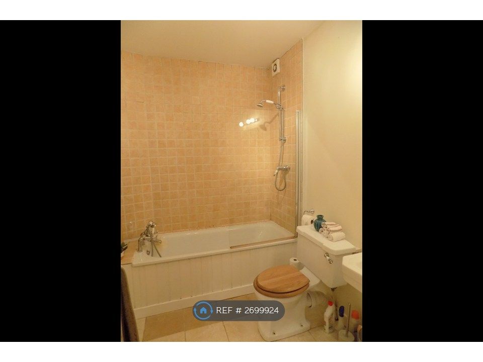 Property photo 3 of 7 Bathroom