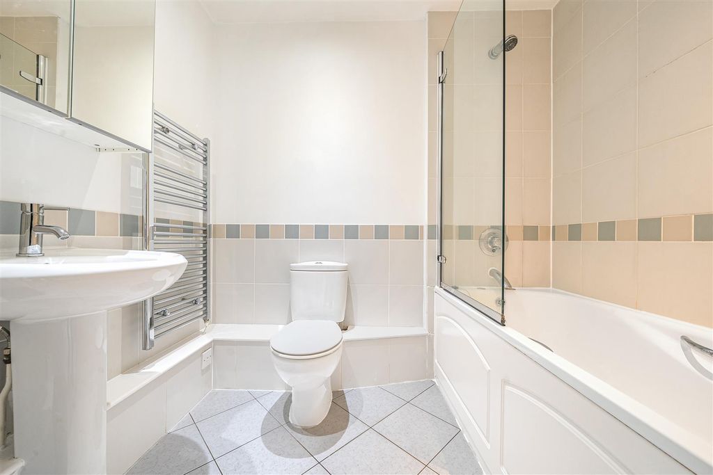 Property photo 3 of 8 Bathroom .Jpg
