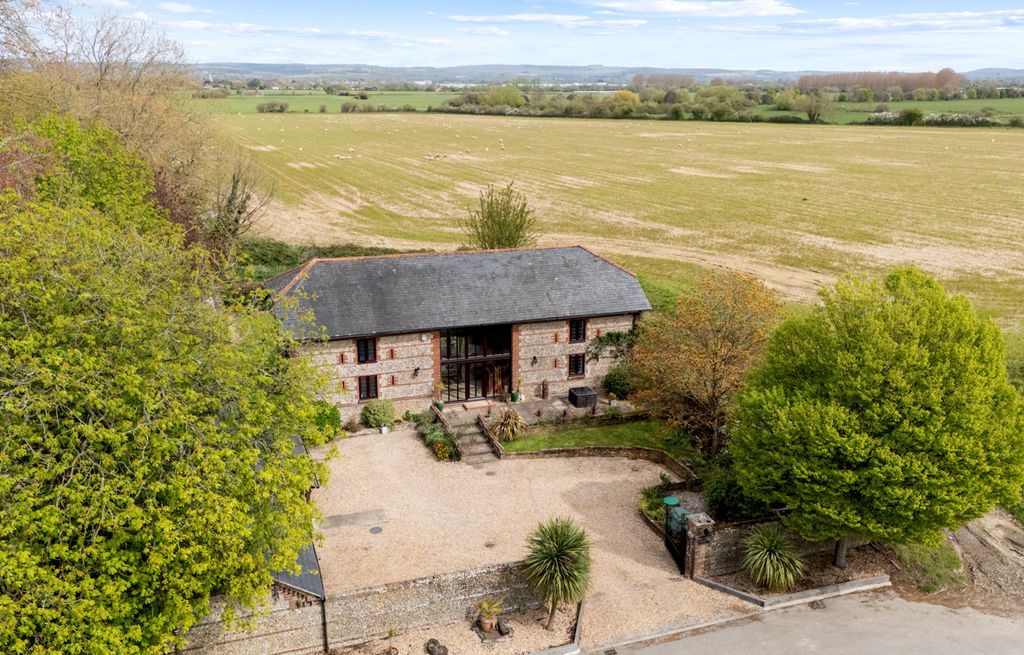 Property photo 2 of 27