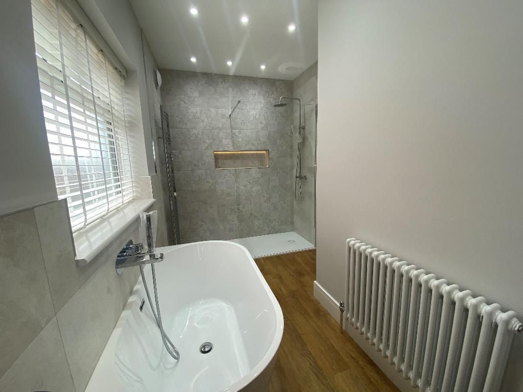Property photo 3 of 19 Bathroom