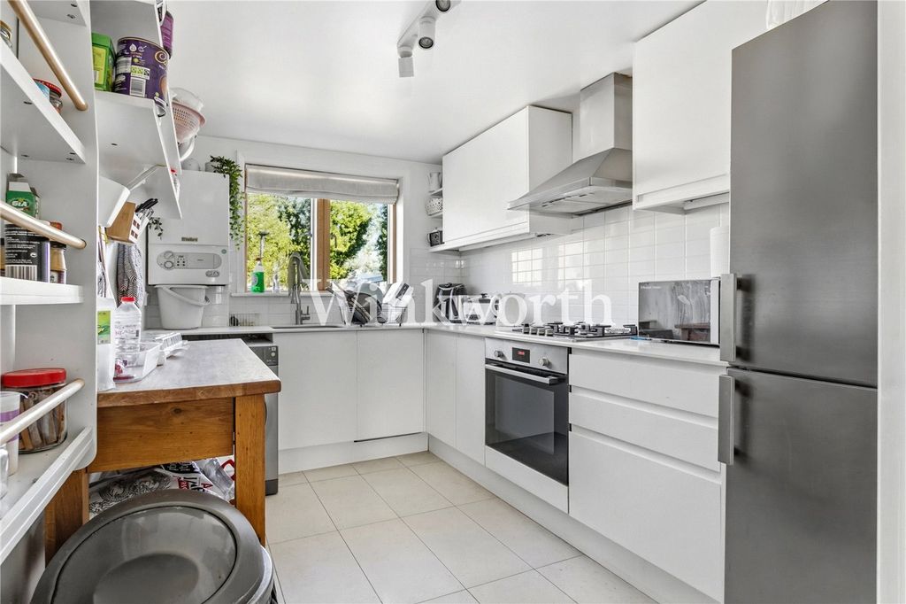 Property photo 3 of 7 Picture No. 24