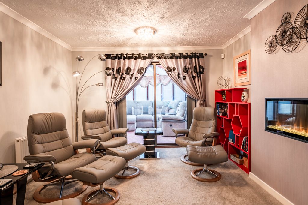 Property photo 3 of 32