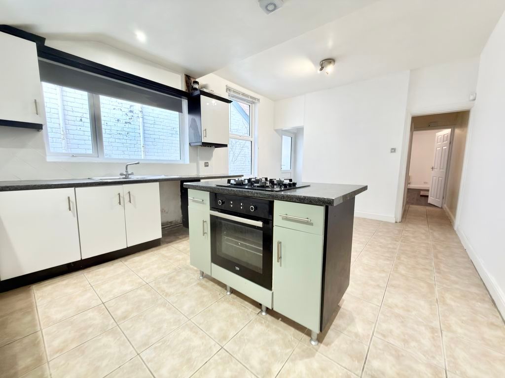 Property photo 1 of 9 Kitchen