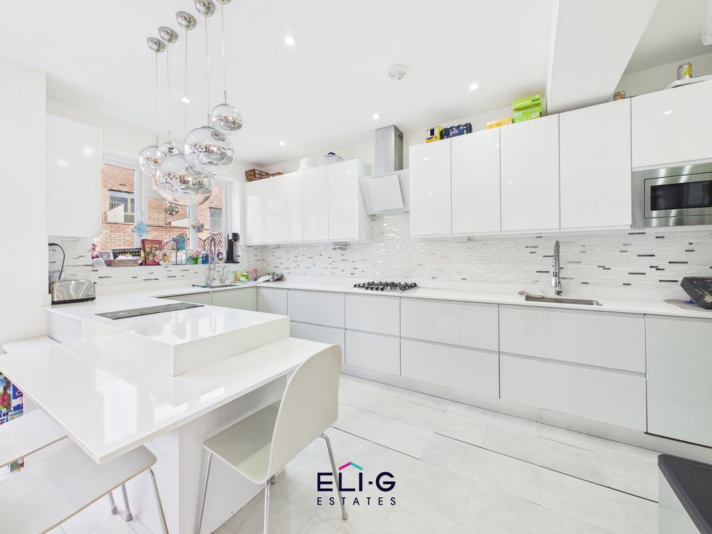 Property photo 3 of 19 Gallery