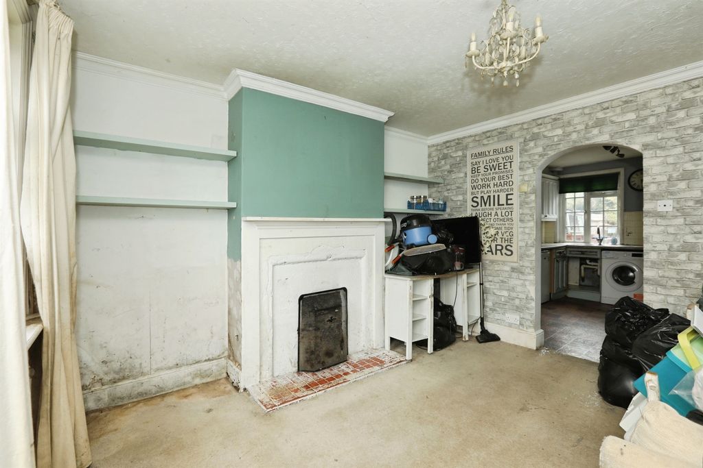 Property photo 2 of 12