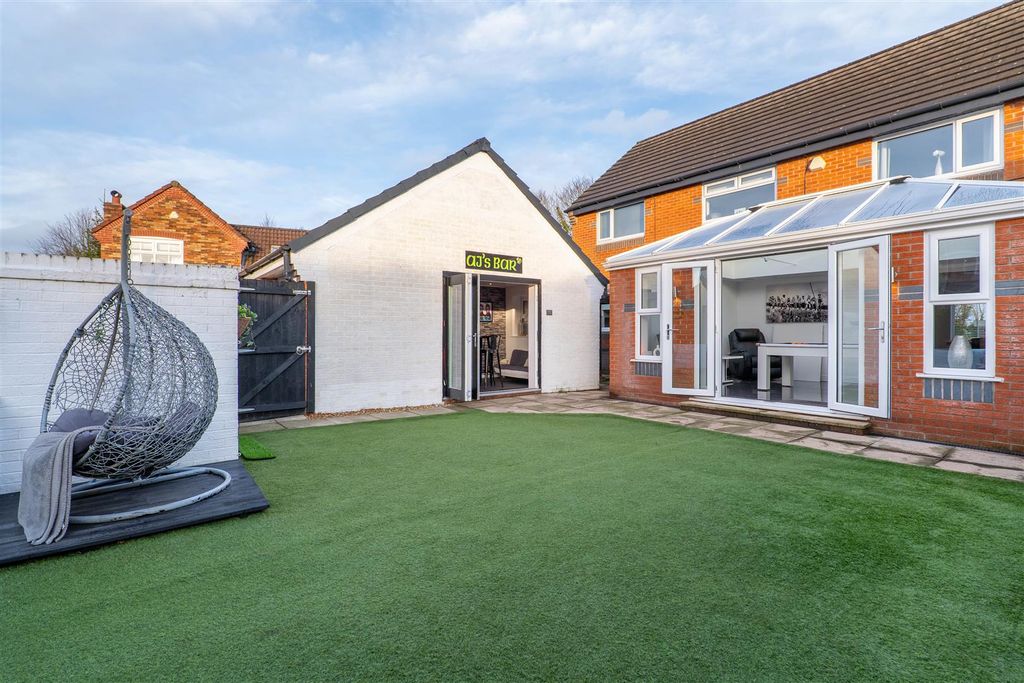 Property photo 3 of 34 Garden