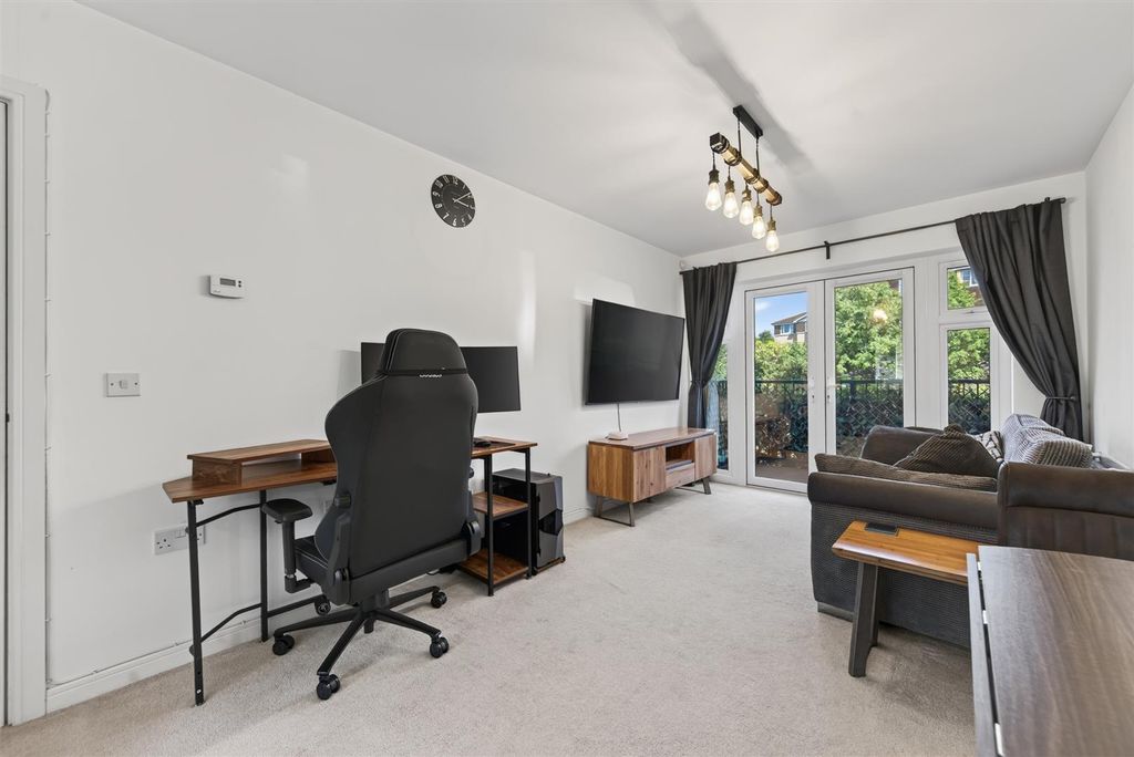 Property photo 1 of 18 Flat2,2Bedgeburyplweb16.Jpg