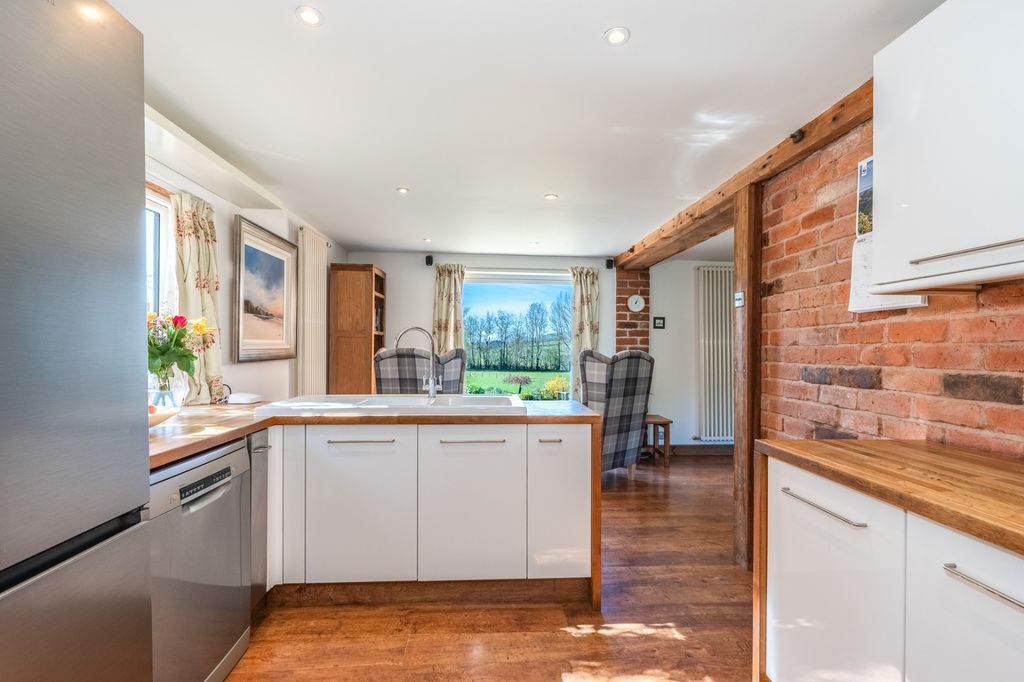 Property photo 3 of 32