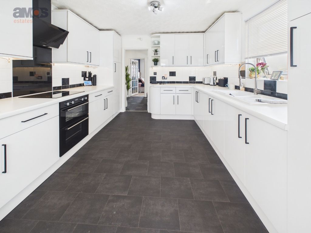 Property photo 2 of 20 5318613