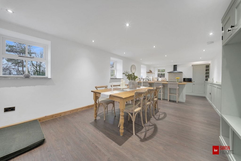 Property photo 3 of 48