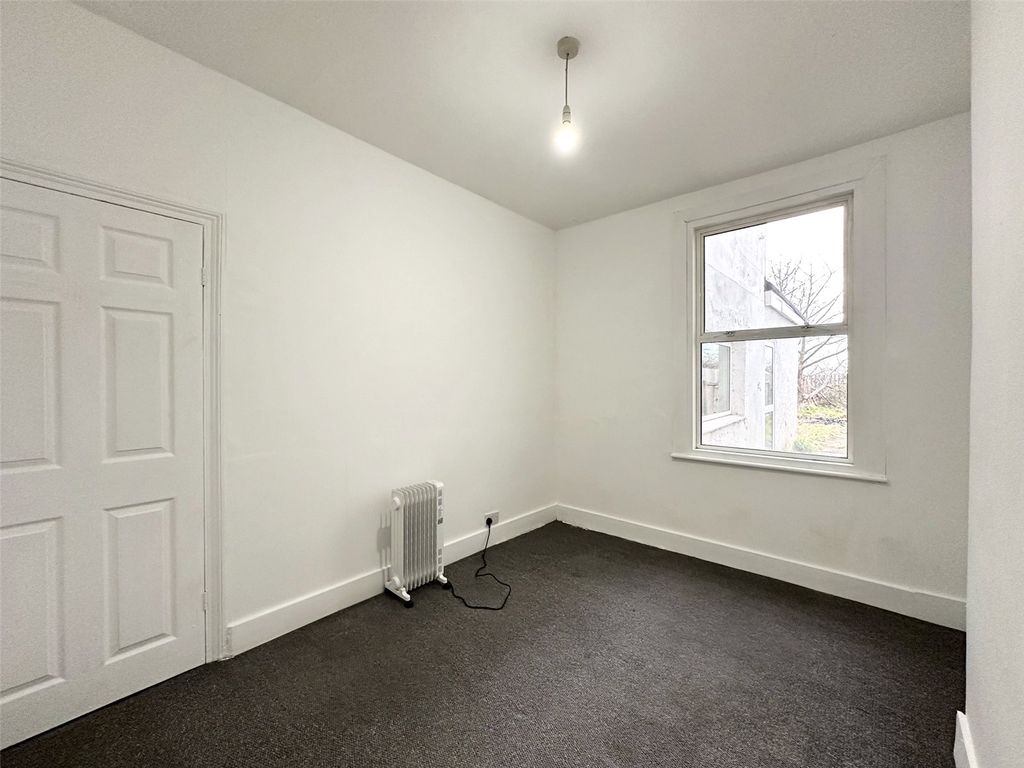 Property photo 3 of 10 Dining Room