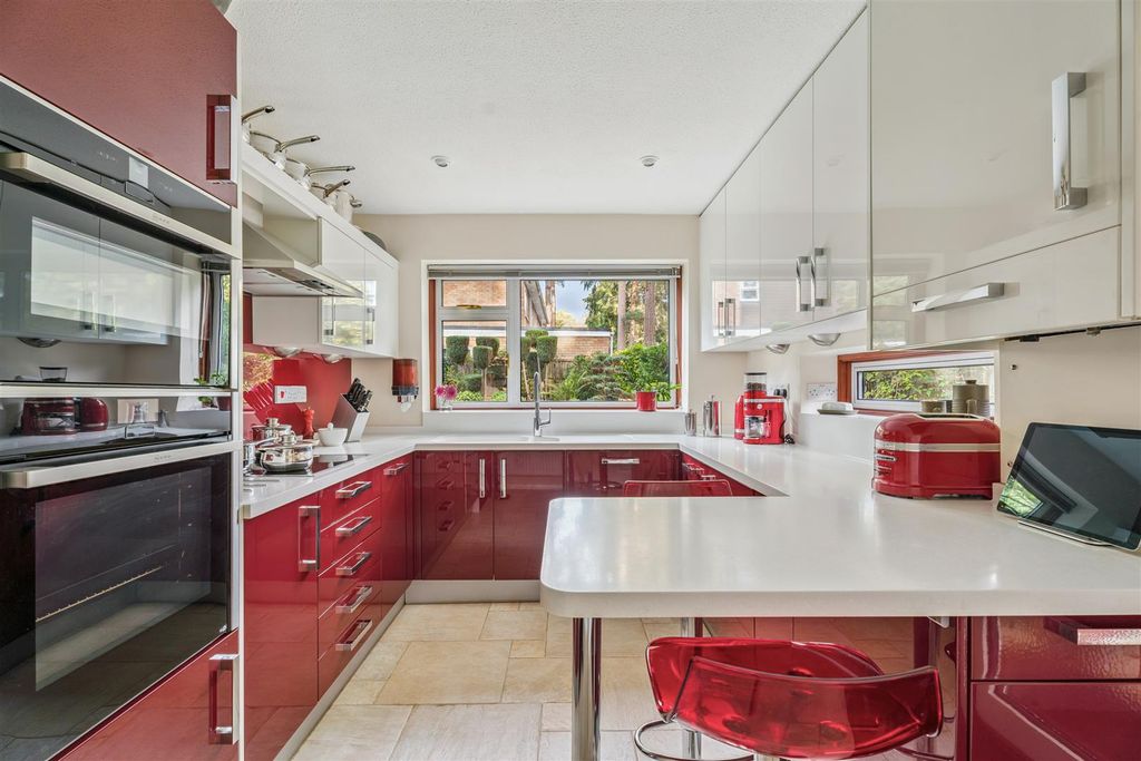 Property photo 3 of 25 Kitchen