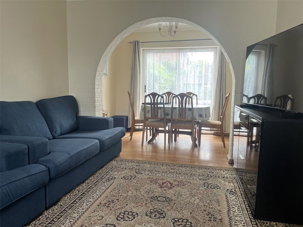 Property photo 2 of 6 Lounge