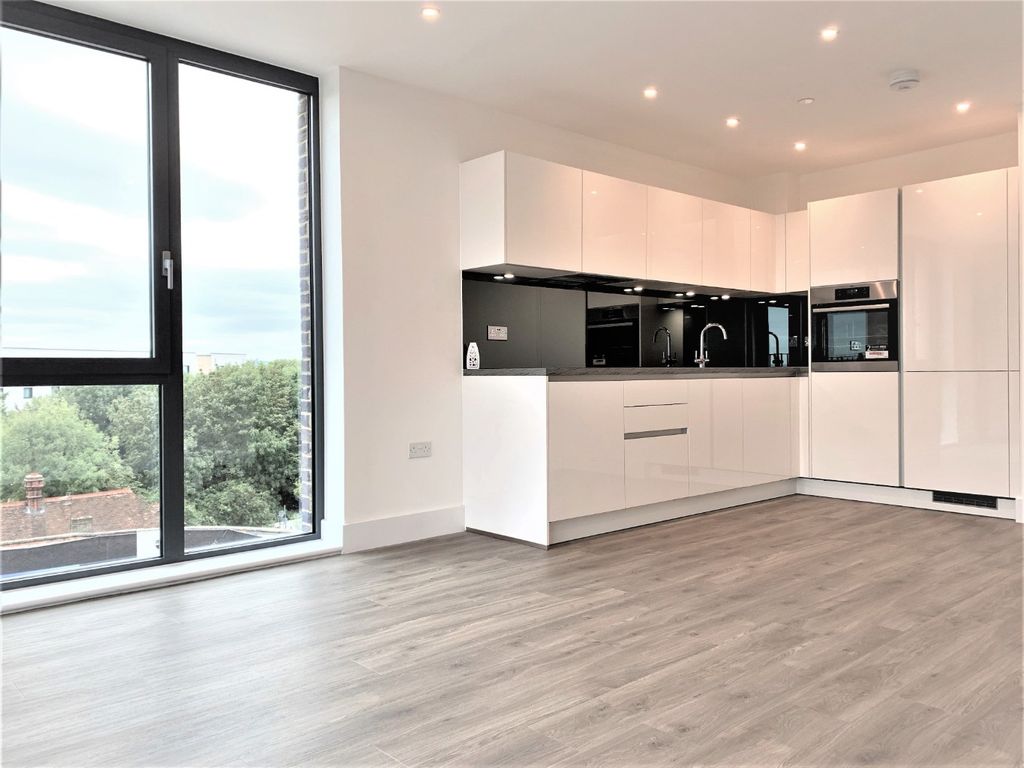 Property photo 1 of 10 701930