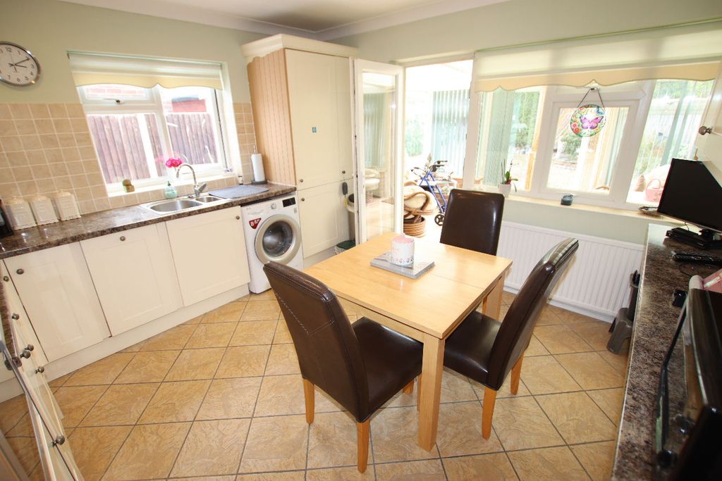 Property photo 3 of 14 Merrymount Gardens 6 - Kitchen 1