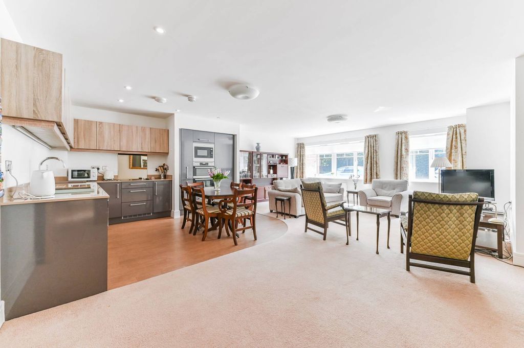 Property photo 2 of 27