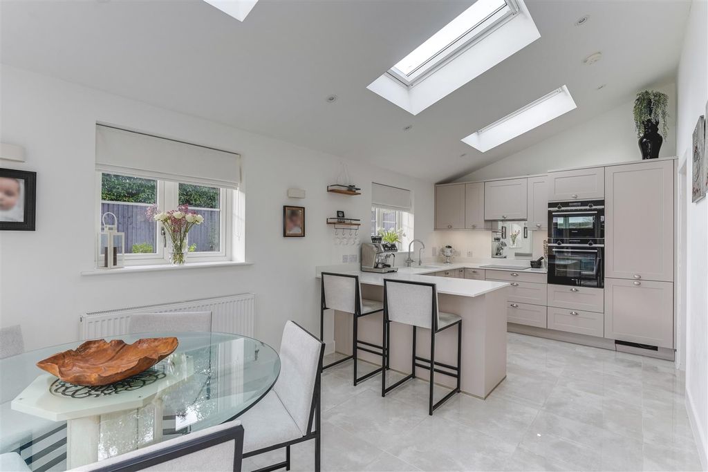 Property photo 2 of 25 Redbank Close-26.Jpg