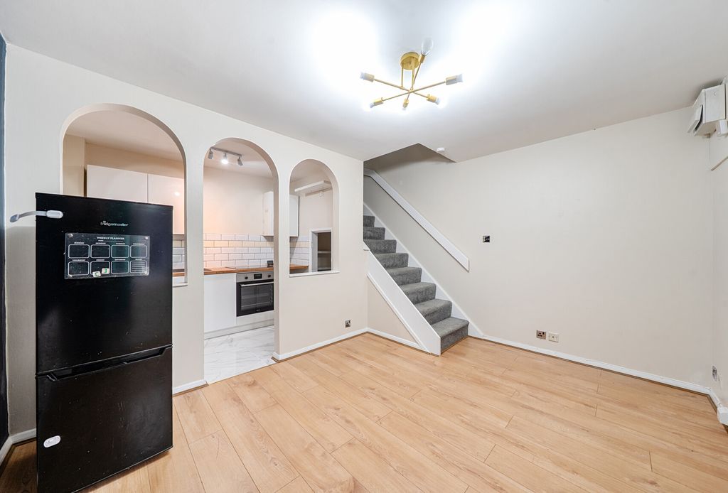 Property photo 3 of 18 1394929-9-694Ab57...