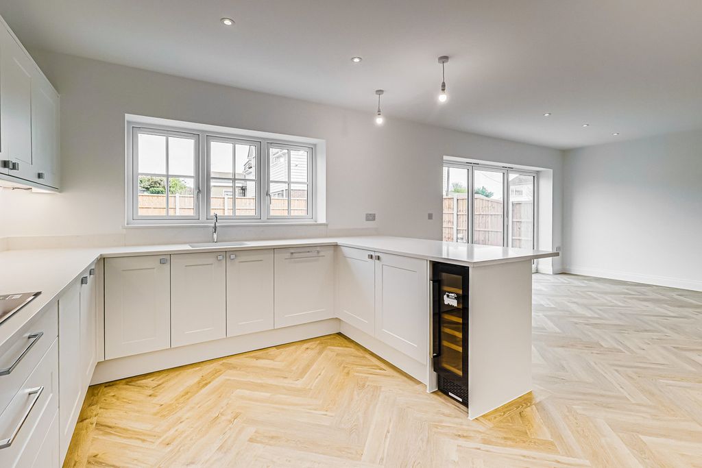 Property photo 2 of 22