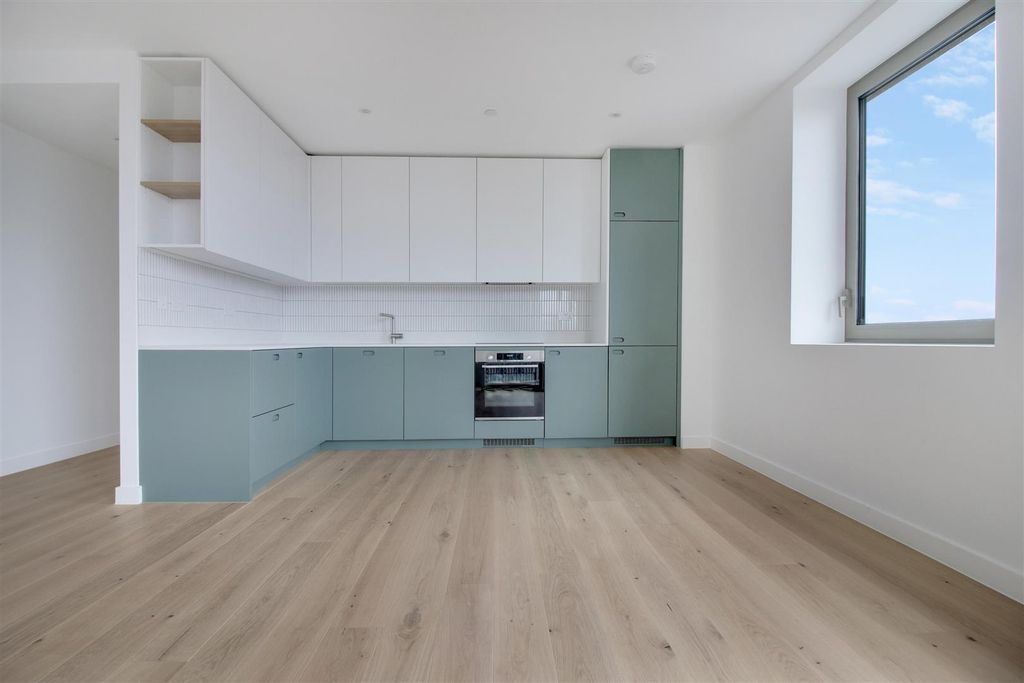 Property photo 2 of 11 Wayne & Silver