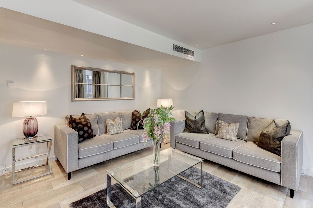 Property photo 3 of 10 Photo 2