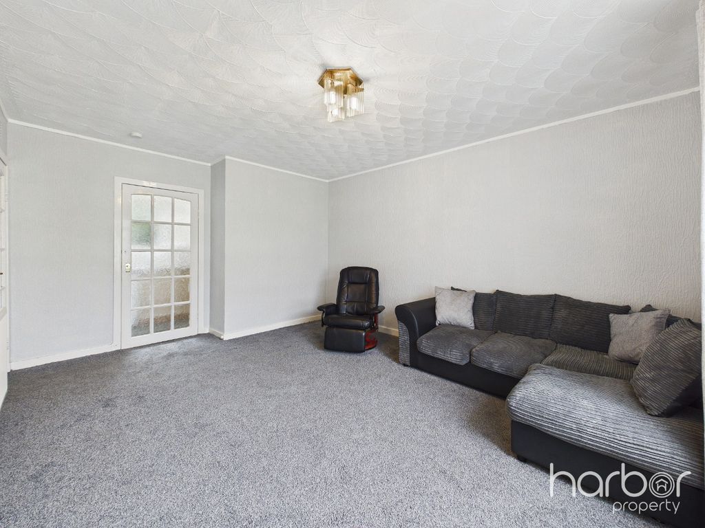 Property photo 3 of 11 4906235