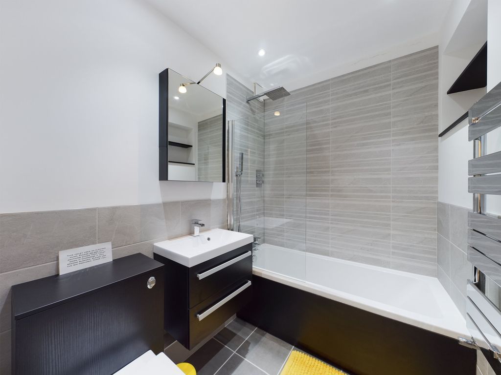 Property photo 3 of 7 Bathroom (8)