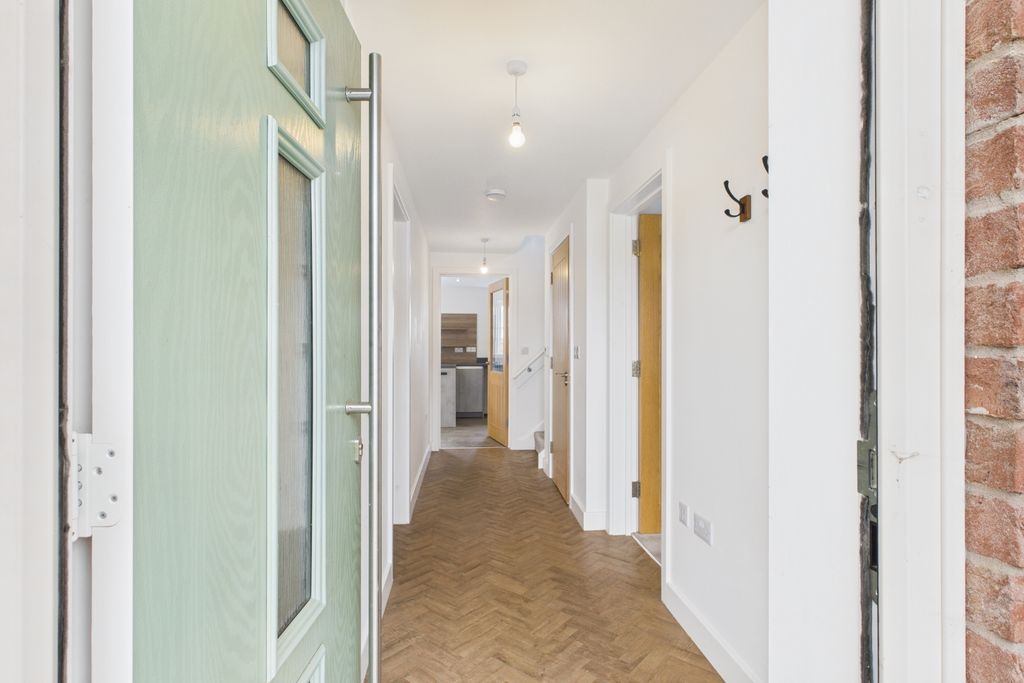 Property photo 2 of 21 Ewemove Spalding - Hallway