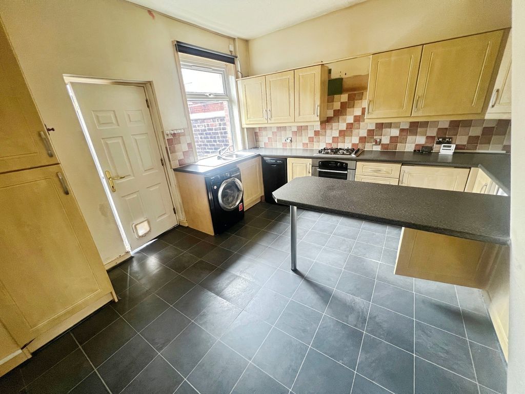 Property photo 3 of 13 Kitchen