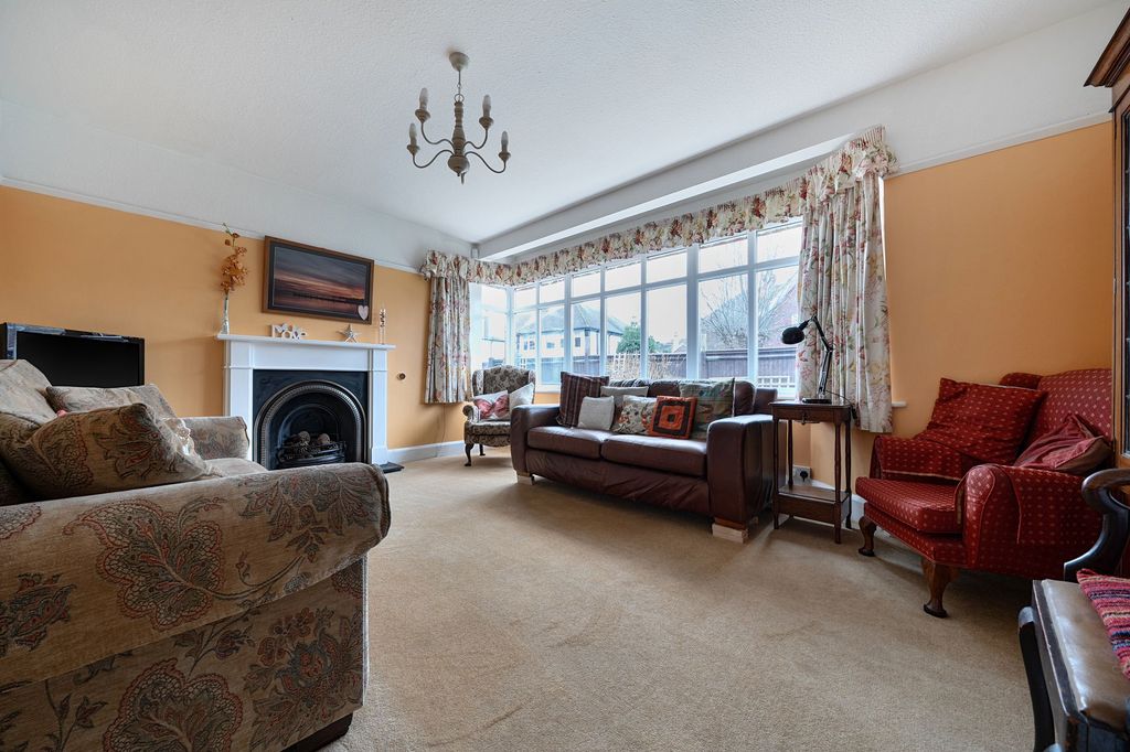 Property photo 2 of 26