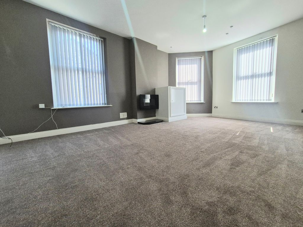 Property photo 3 of 10 Image