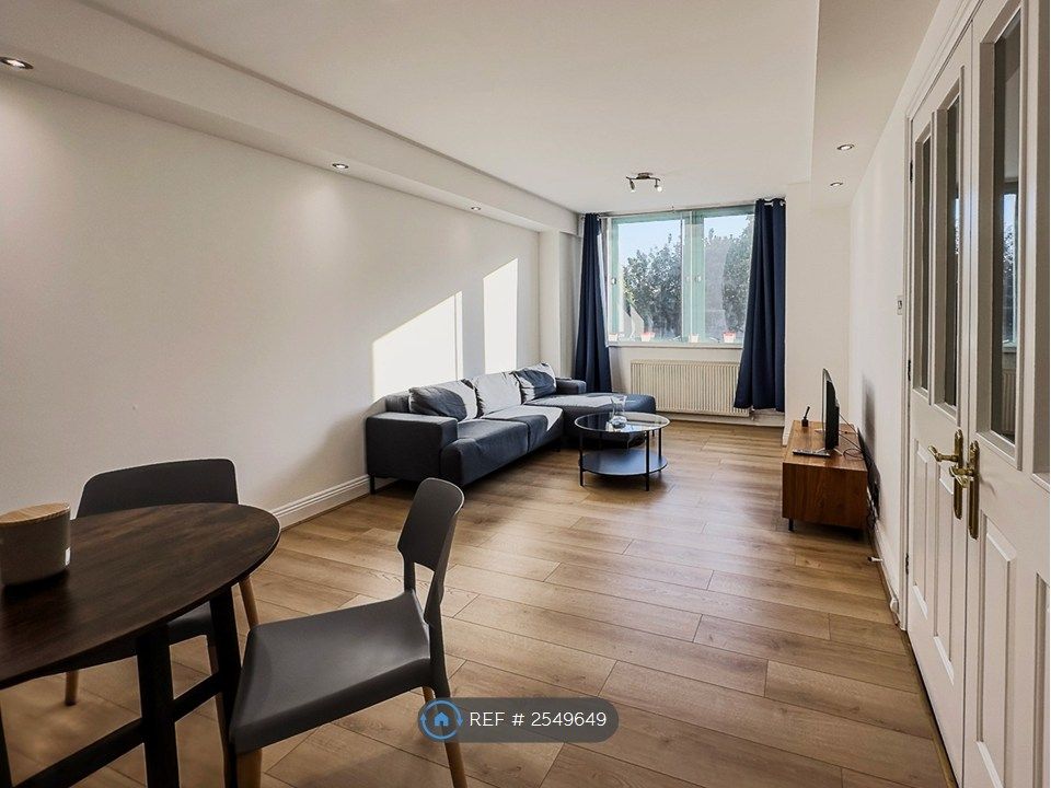 Property photo 3 of 11 Living Room_3/4