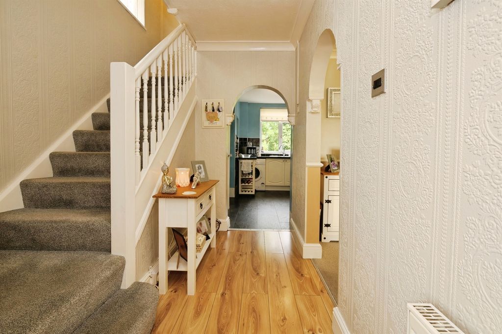 Property photo 3 of 36