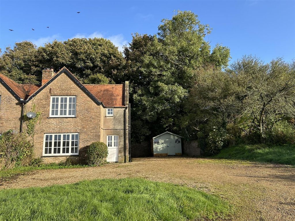 Property photo 1 of 8 Front Aspect