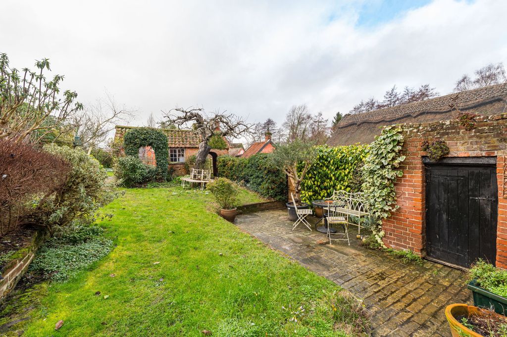 Property photo 2 of 20