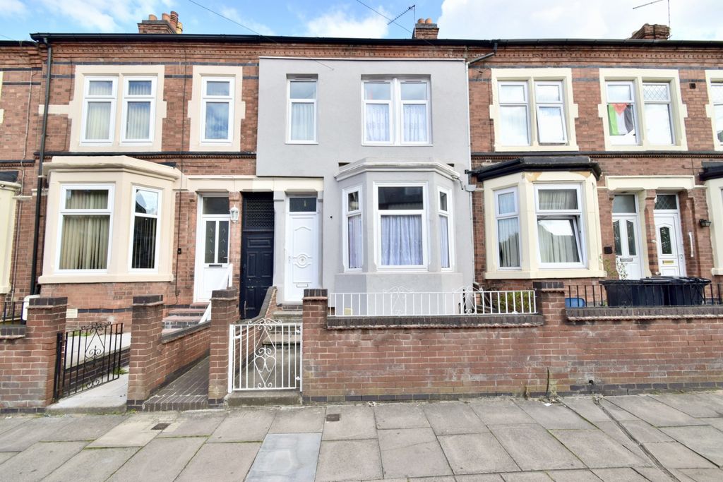 Property photo 1 of 12 Mere Road, Spinney Hills, Leicester, Leicestershire, Le5 3Hr