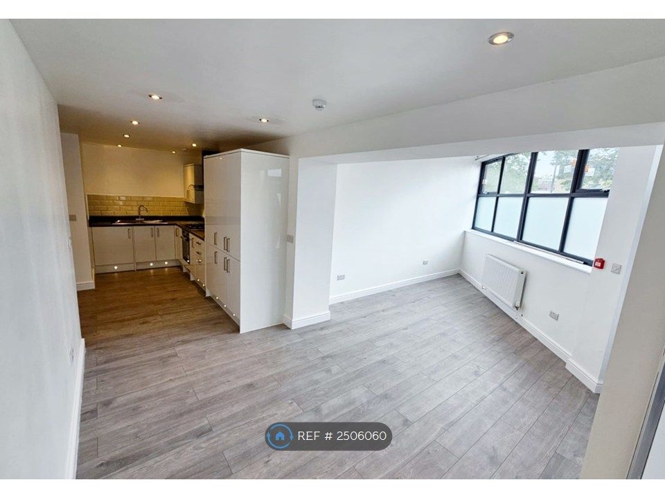 Property photo 3 of 9 Kitchen/Living Room