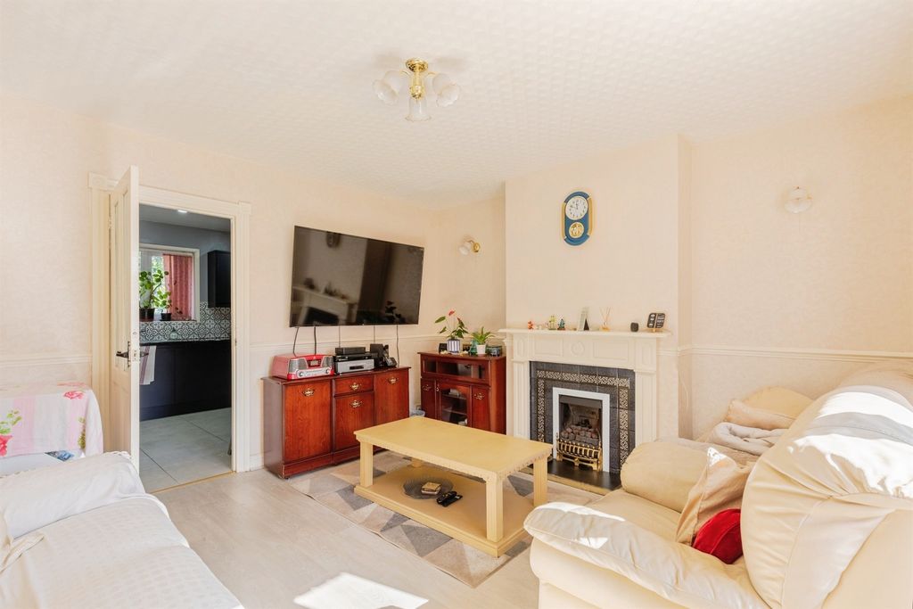 Property photo 3 of 15