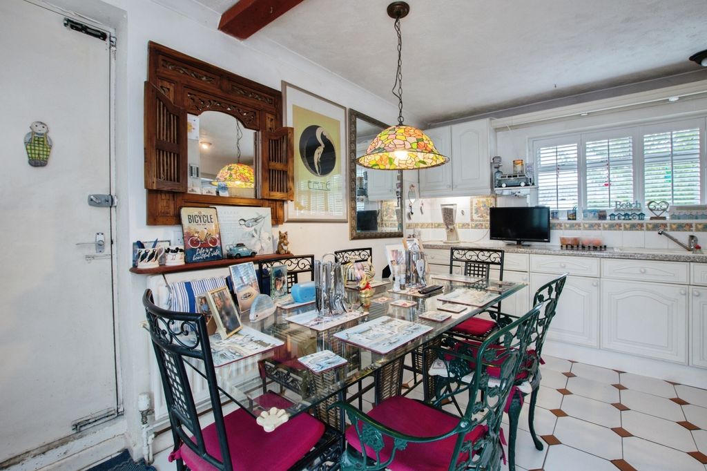 Property photo 3 of 17 Photo