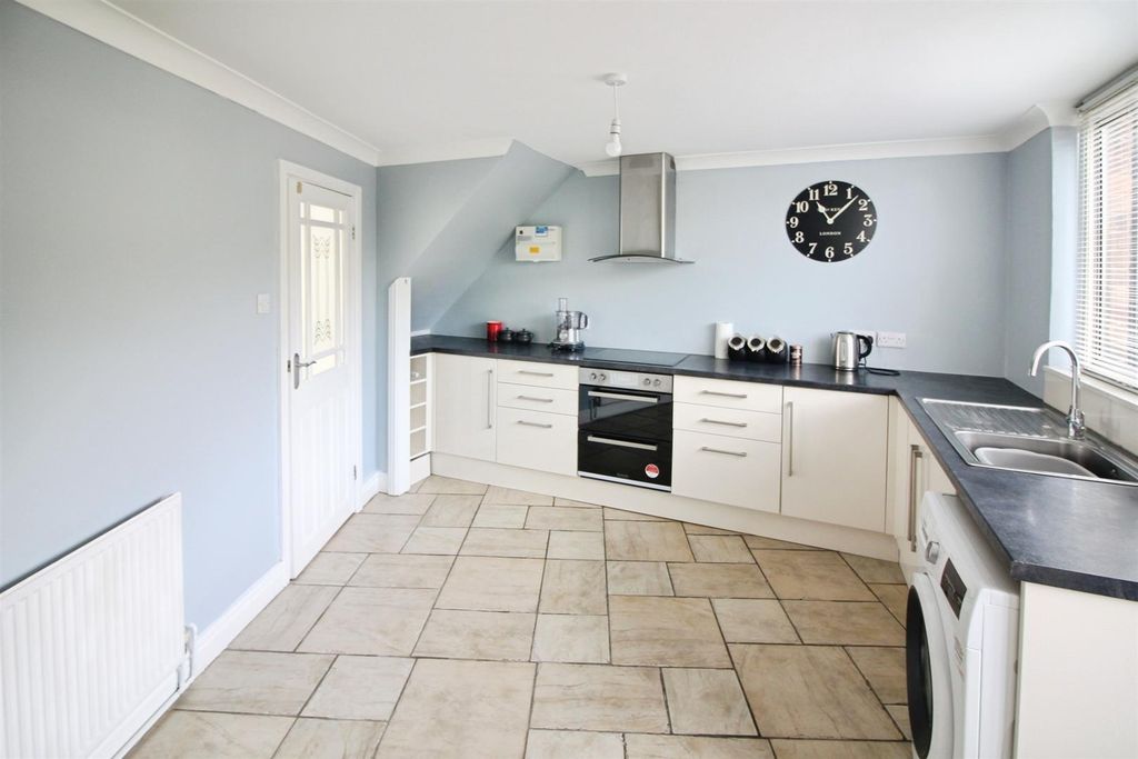 Property photo 3 of 12 Kitchen/Diner