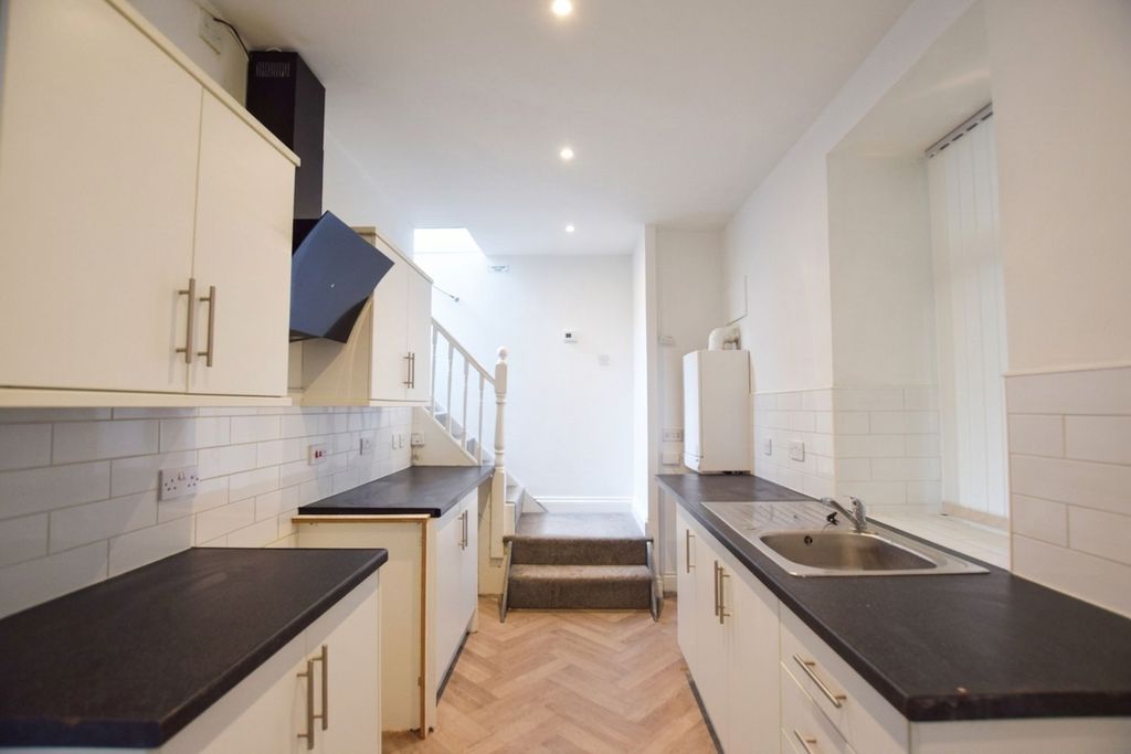 Property photo 1 of 8 Kitchen