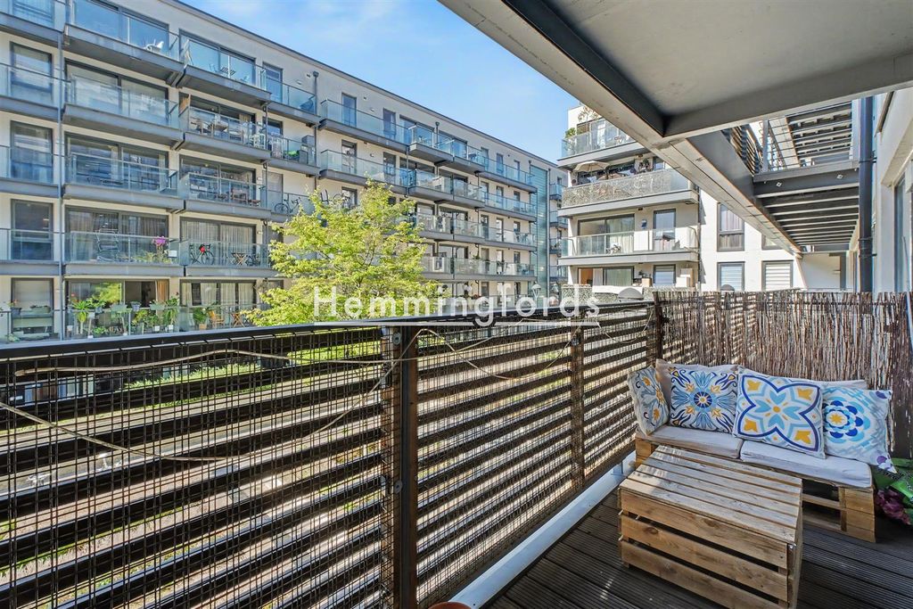 Property photo 3 of 15 Reliance Wharf N1-7.Jpg