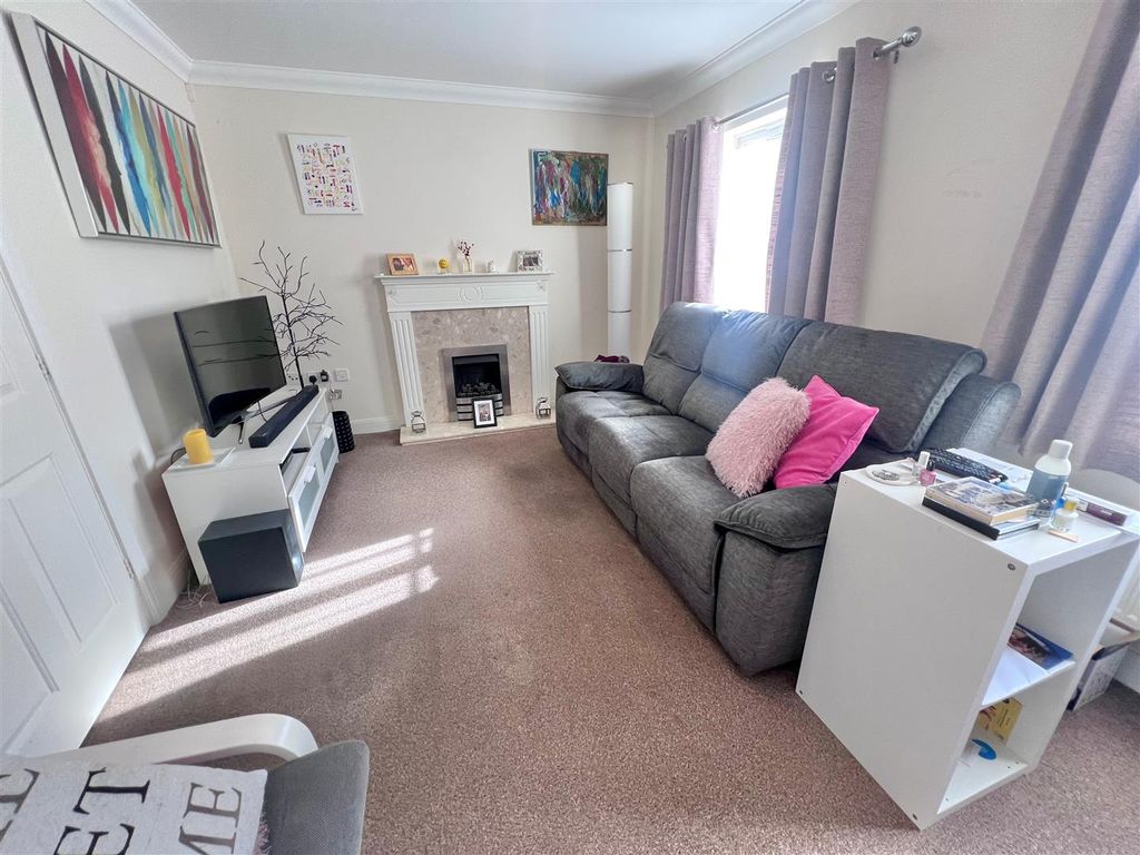 Property photo 3 of 13 Lounge2.Jpg