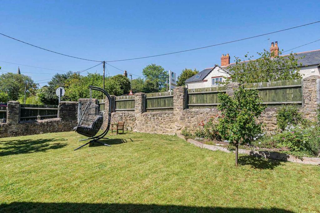 Property photo 2 of 22