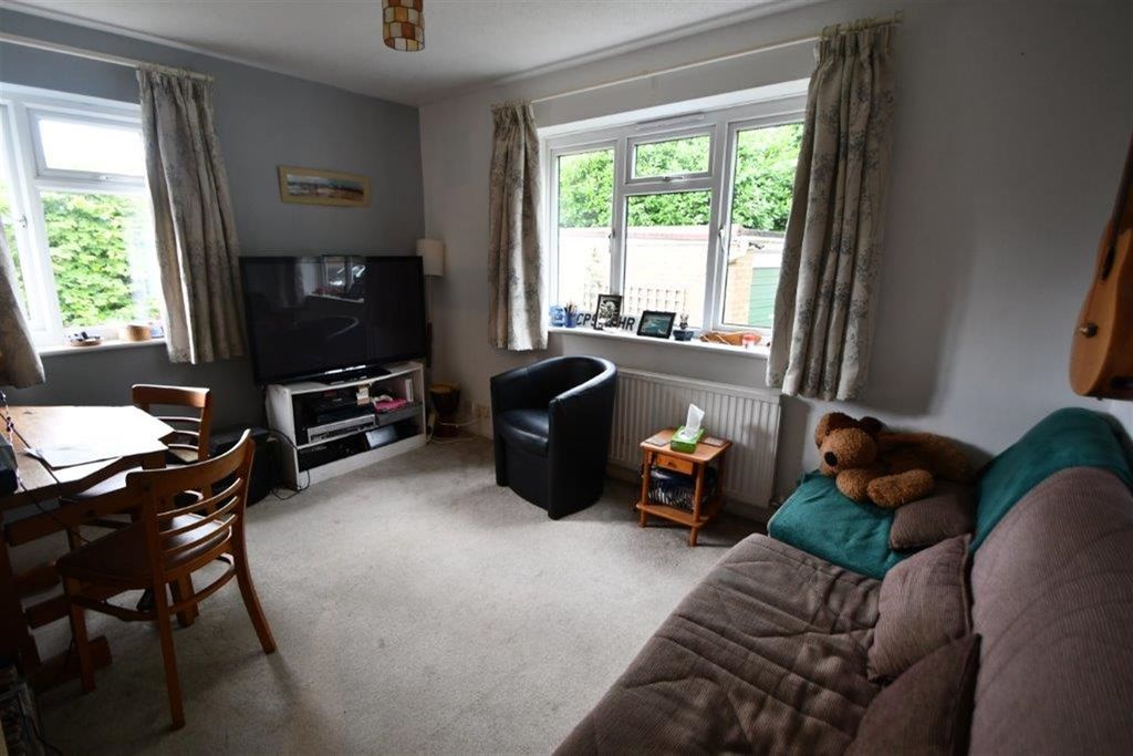 Property photo 3 of 7 Living Room