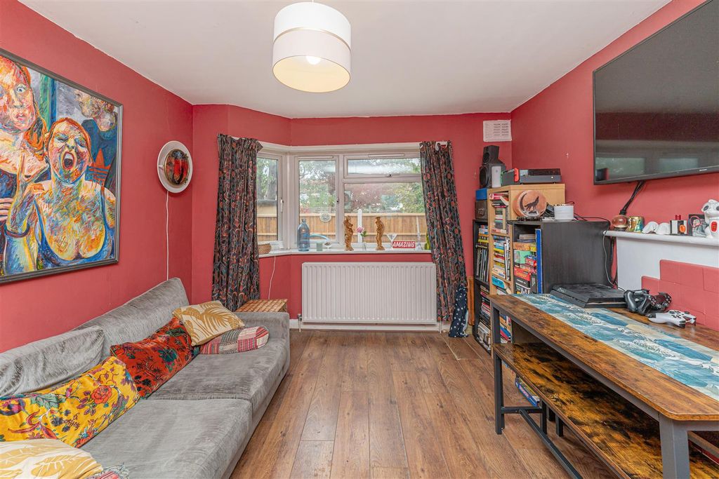 Property photo 3 of 17 Living Room