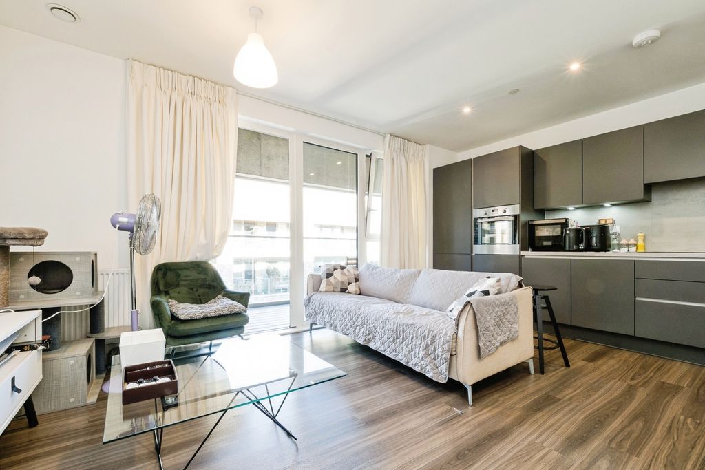 Property photo 2 of 24 Pbox-Img.Jpg